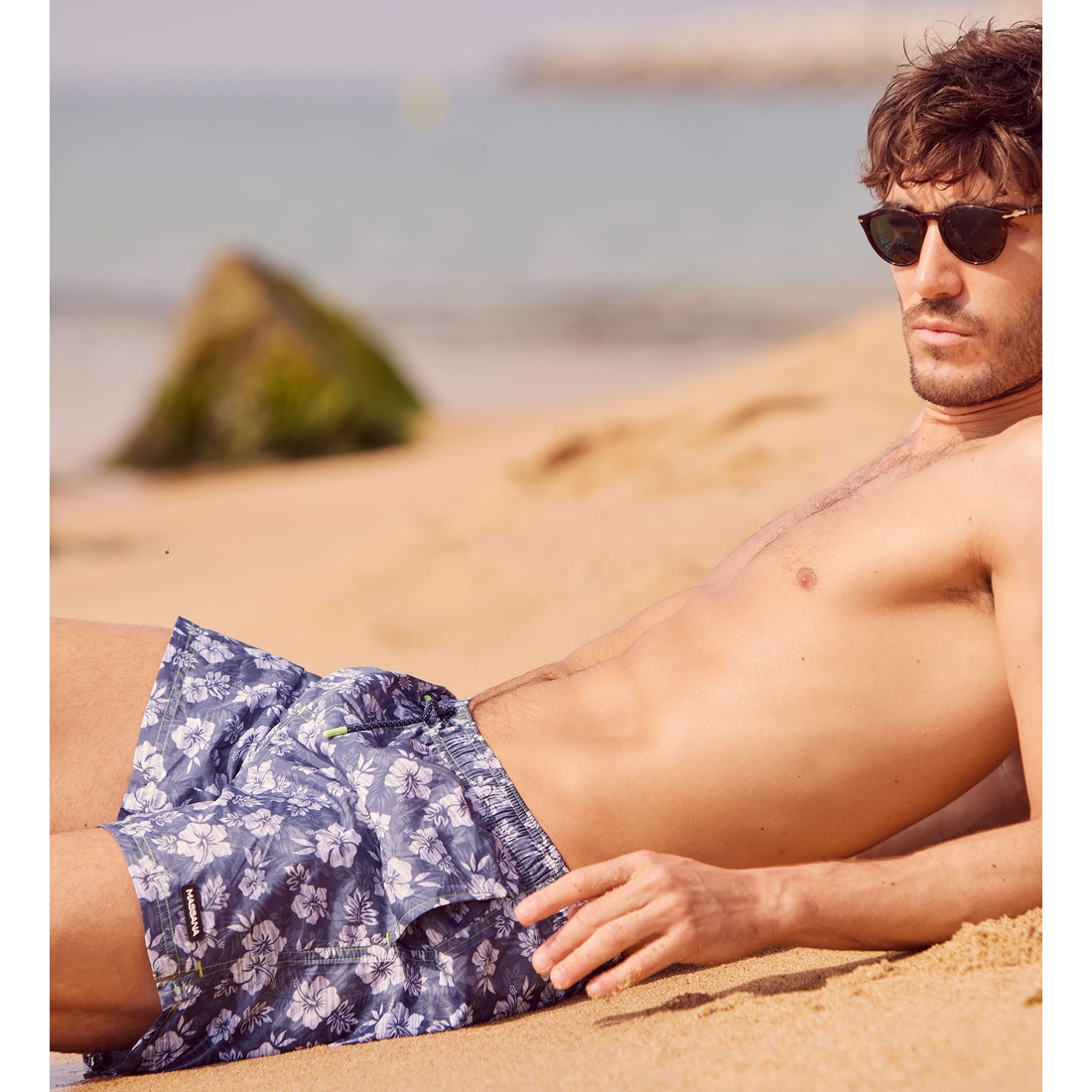 Short de bain pour hommes fleurs fond gris